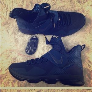 Great shoe never been worn !